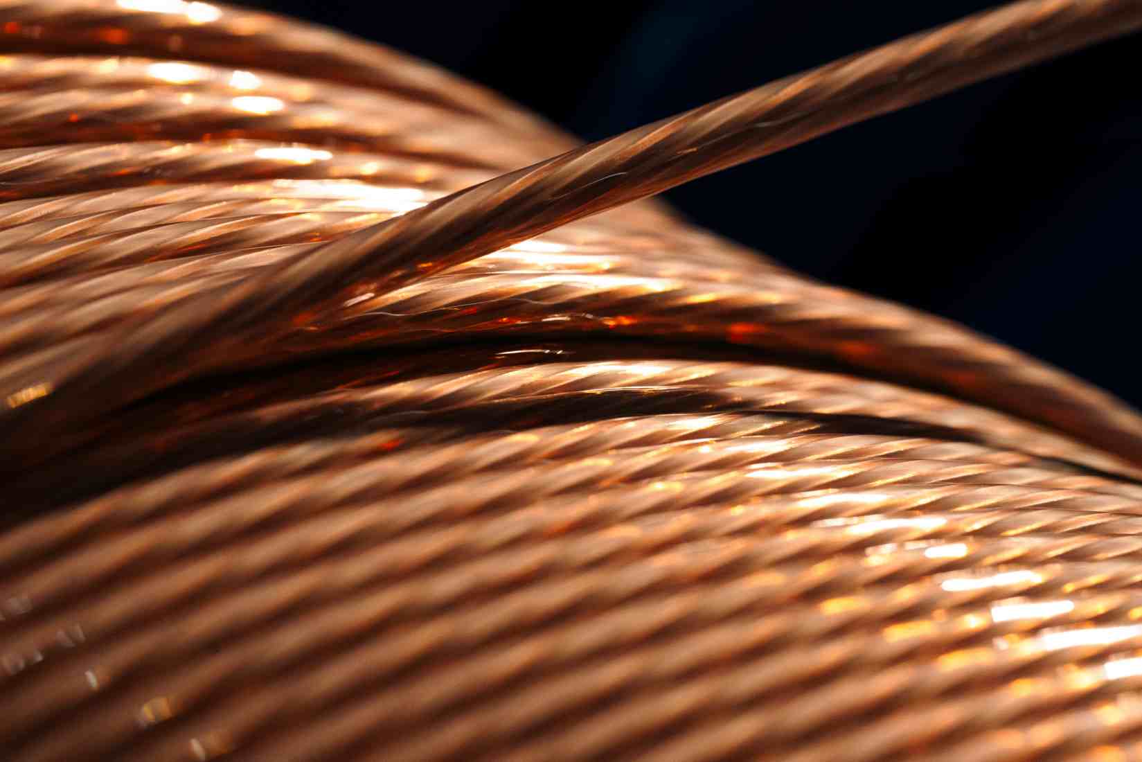 铜价高企下的行业困局：电缆需求增长背后的订单荒